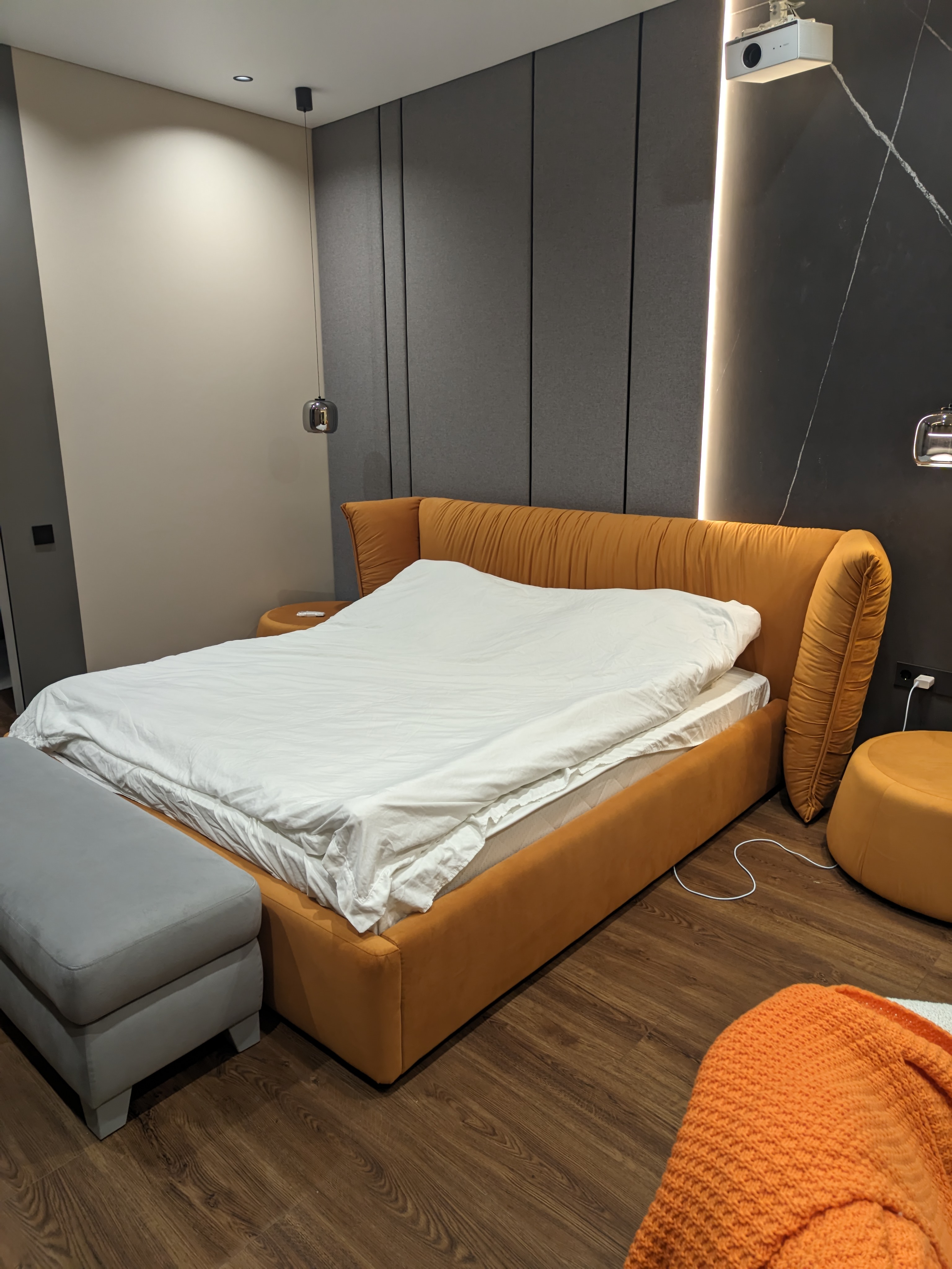 Кровать мастер + мягкая стеновая панель S804