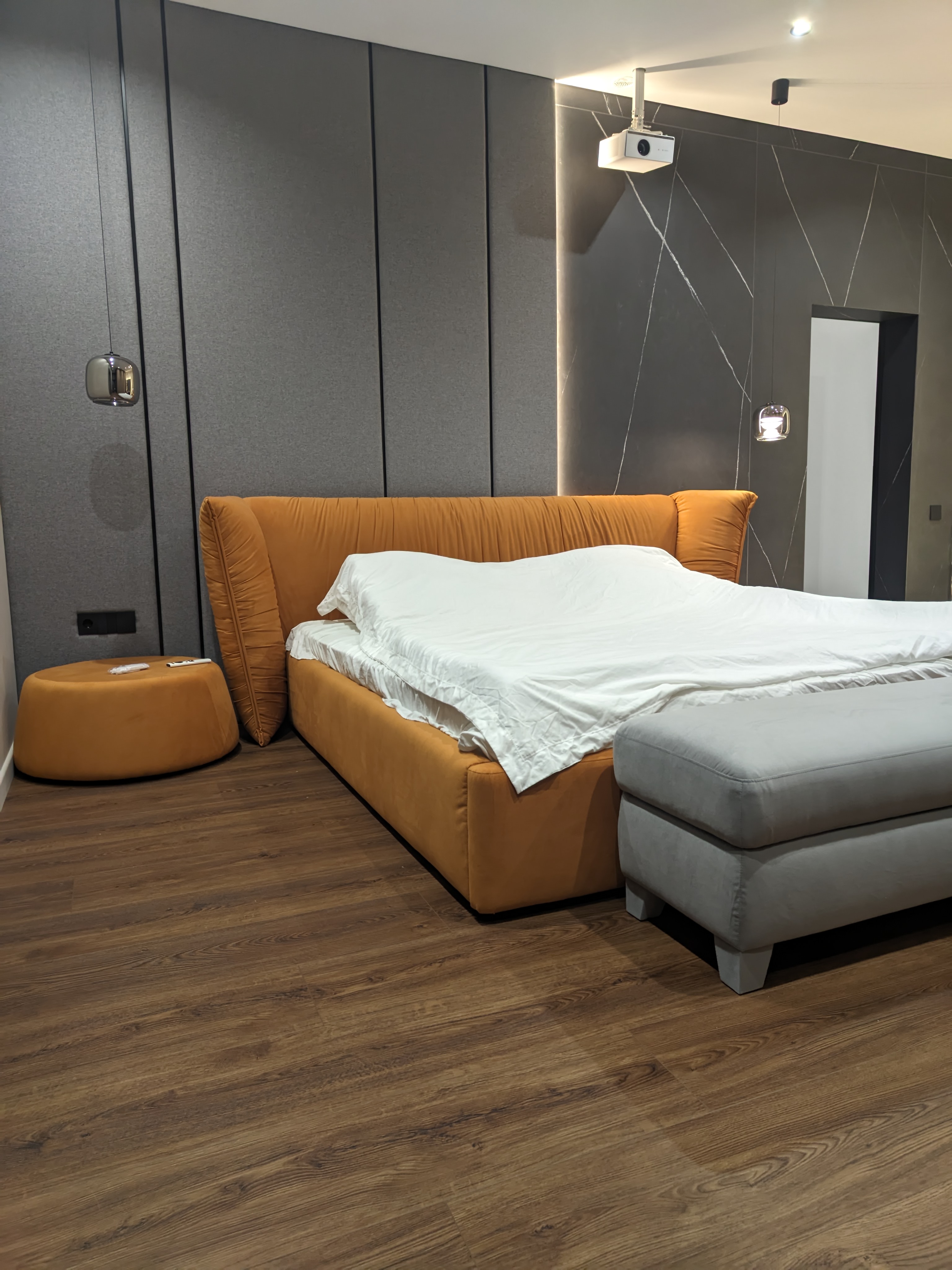 Кровать мастер + мягкая стеновая панель S804