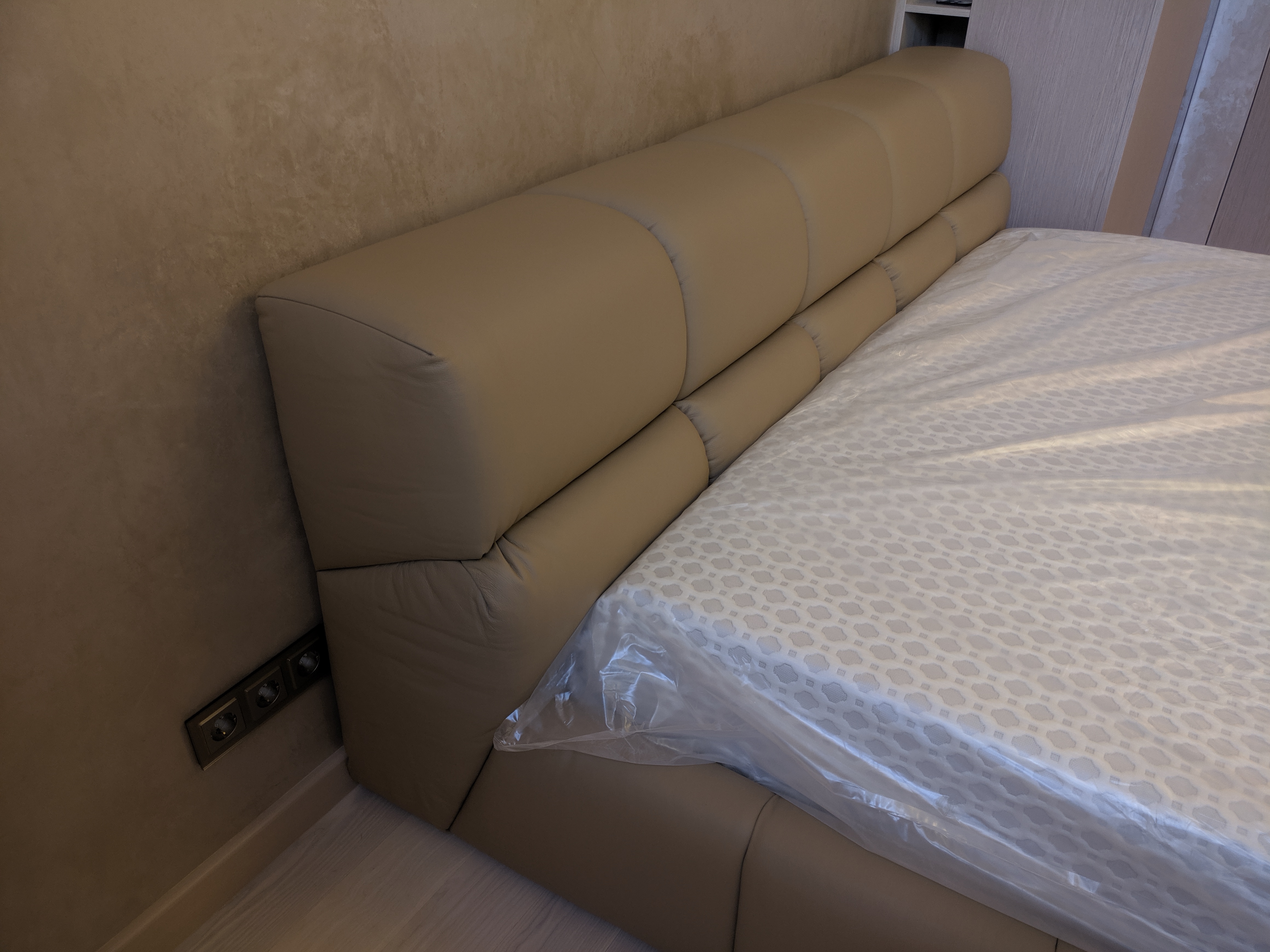 кровать tufty на заказ в коже натуральной