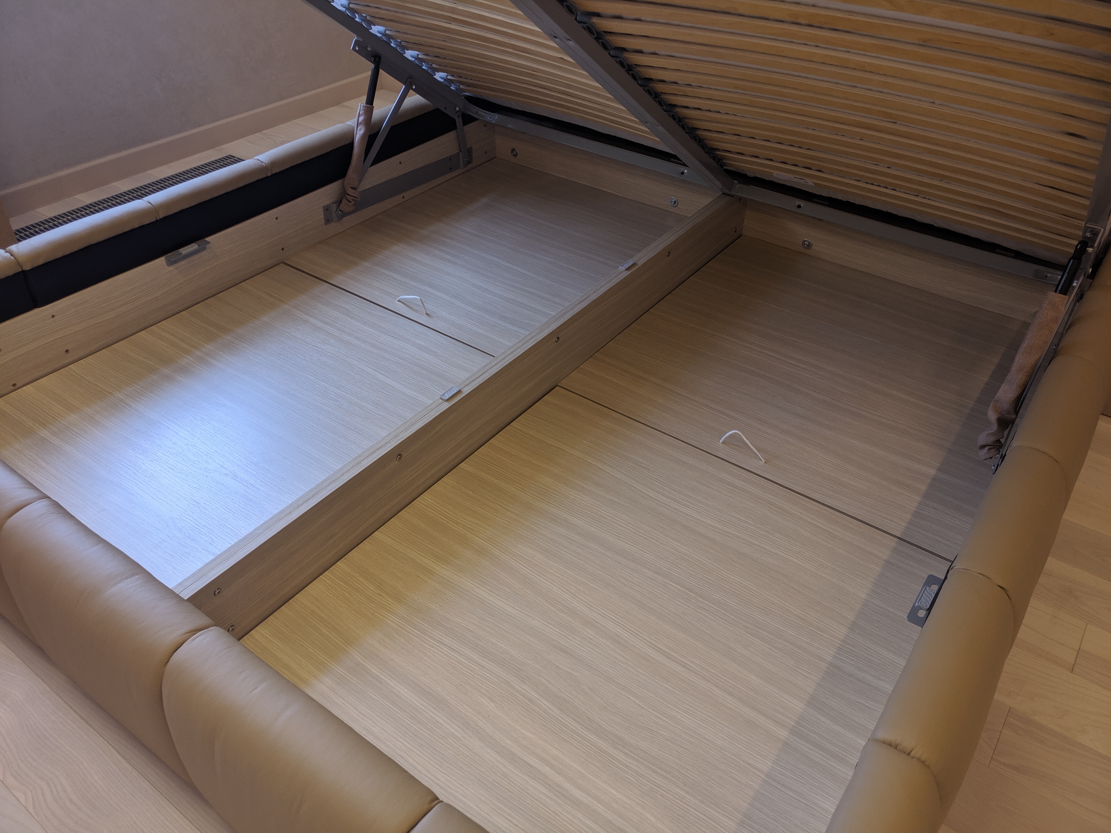 кровать tufty на заказ в коже натуральной